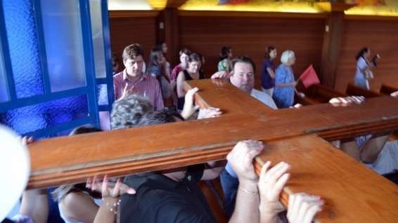 Prefeito e vice acompanham passagem da Cruz Peregrina em Nova Veneza 9 Prefeito e vice acompanham passagem da Cruz Peregrina em Nova Veneza