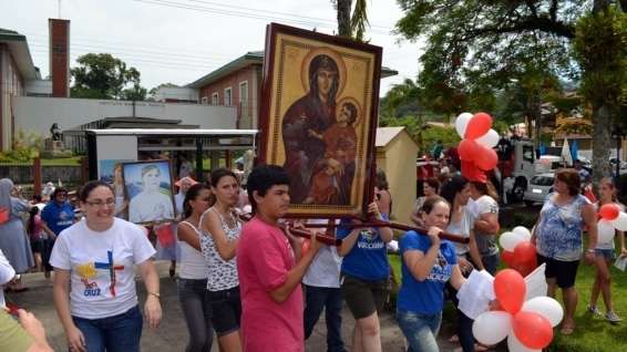 Prefeito e vice acompanham passagem da Cruz Peregrina em Nova Veneza 13 Prefeito e vice acompanham passagem da Cruz Peregrina em Nova Veneza
