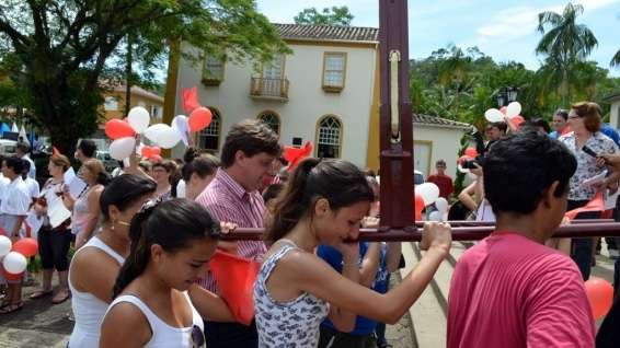 Prefeito e vice acompanham passagem da Cruz Peregrina em Nova Veneza 15 Prefeito e vice acompanham passagem da Cruz Peregrina em Nova Veneza