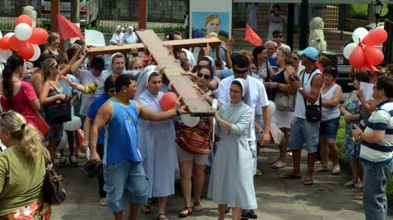 Prefeito e vice acompanham passagem da Cruz Peregrina em Nova Veneza 2 Prefeito e vice acompanham passagem da Cruz Peregrina em Nova Veneza