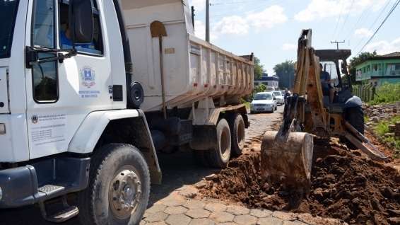 Trânsito lento em São Bento Baixo para recuperação de lajotamento