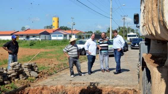 Trânsito lento em São Bento Baixo para recuperação de lajotamento