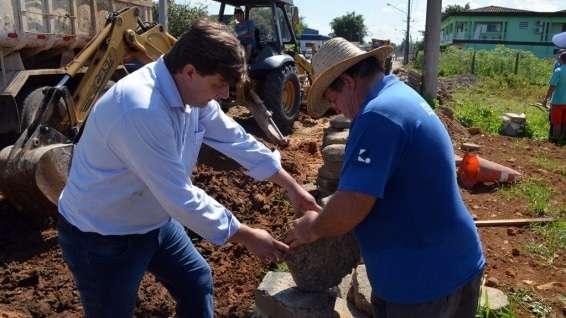 Trânsito lento em São Bento Baixo para recuperação de lajotamento