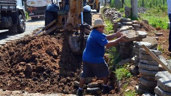 Trânsito lento em São Bento Baixo para recuperação de lajotamento