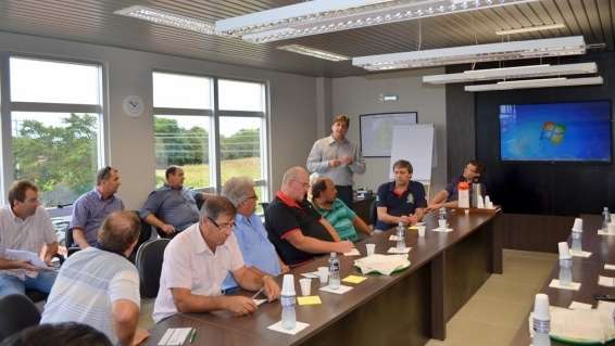 Pavimentação do Distrito Industrial é discutida em Nova Veneza 1 Pavimentação do Distrito Industrial é discutida em Nova Veneza