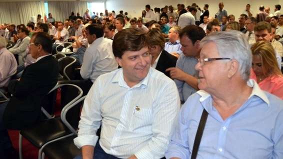 Evandro Gava prestigia posse da Fecam