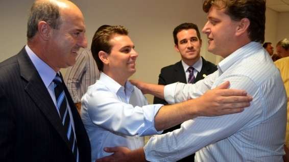 Evandro Gava prestigia posse da Fecam