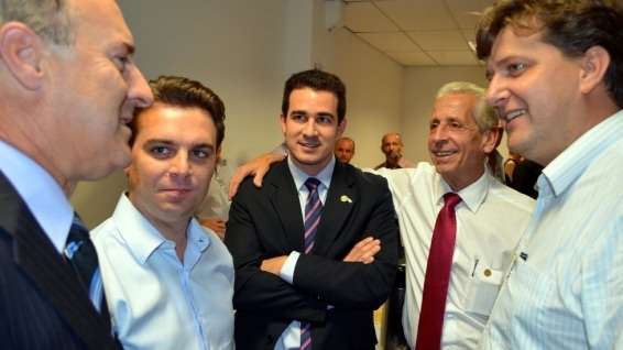 Evandro Gava prestigia posse da Fecam