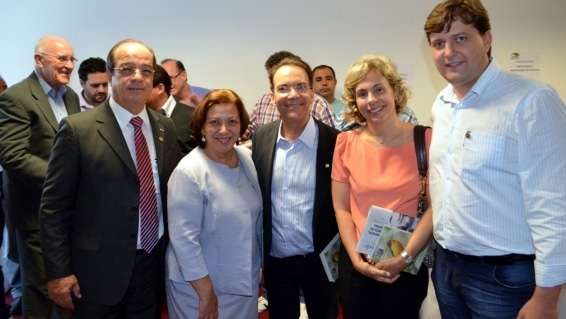 Evandro Gava prestigia posse da Fecam