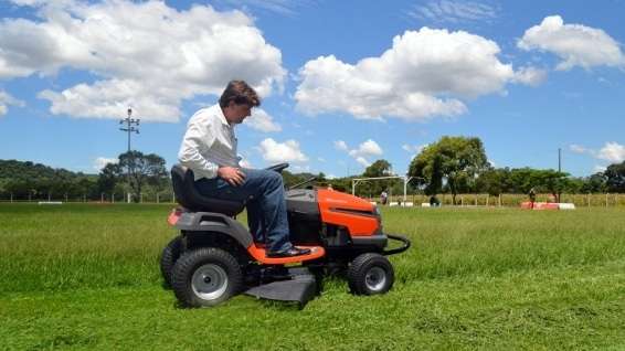 Prefeitura de Nova Veneza adquire trator cortador de grama