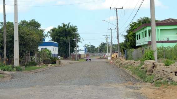 Rodovia em São Bento Baixo recebe lajotamento
