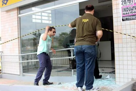 Polícia ainda não tem suspeitos da tentativa de assalto ao Banco do Brasil no Caravaggio