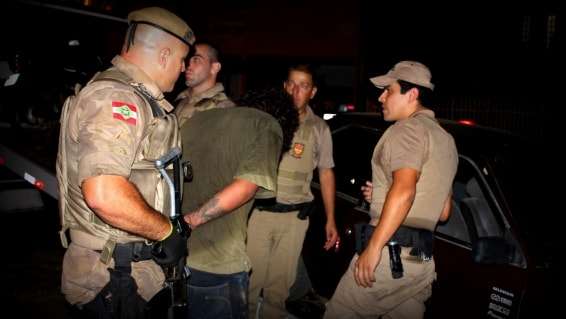 O primeiro suspeito menor de idade, foi capturado por volta das 23h de quarta-feira, 16.