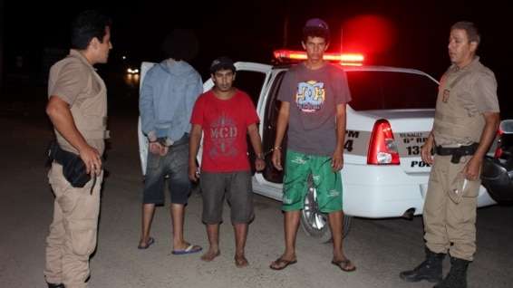 Às 4h15min a PM recebeu outra denúncia de um morador do Caravaggio, e a mesma guarnição que frustrou o assalto, terminou a operação capturando os outros três suspeitos.