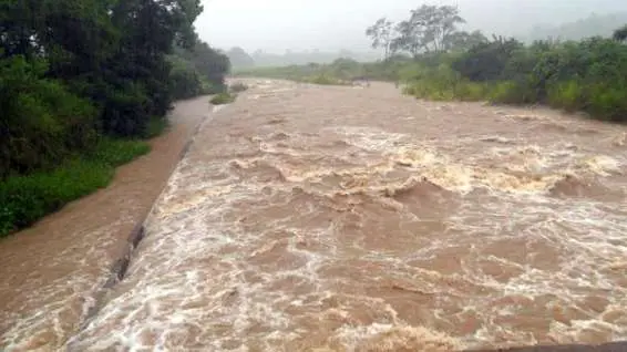 Chuva deixa comunidade de Vila Maria isolada