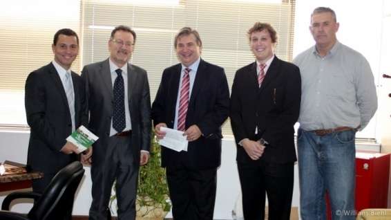 Na manhã da última quarta-feira, 6, o vereador Aroldo Frigo Júnior, acompanhado do também vereador e presidente do legislativo neoveneziano, Betão Ranacoski, estiveram no Consulado Geral da Itália em Curitiba para a nomeação de Aroldo a Correspondente Consular da Itália para Nova Veneza.