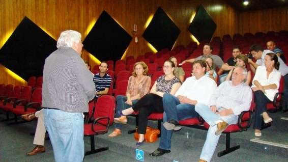 Secretários e assessores participam de palestra com Tadeu Comerlatto