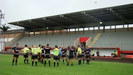Alunos de Nova Veneza participam de treino com árbitros da FCF