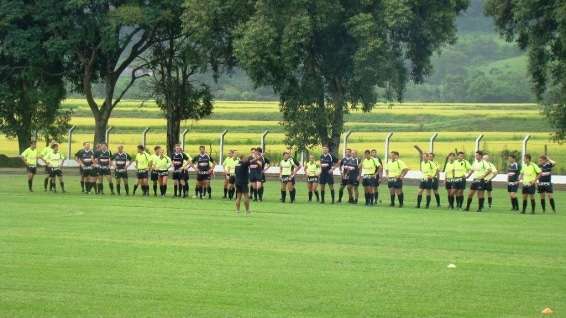 Alunos de Nova Veneza participam de treino com árbitros da FCF