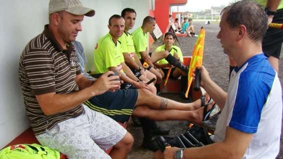 Alunos de Nova Veneza participam de treino com árbitros da FCF
