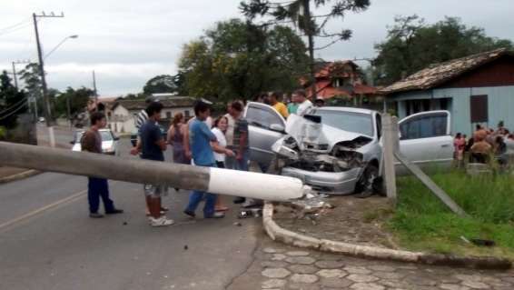 Após acidente, Rua Antônio Remor fica sem energia por aproximadamente 8 horas
