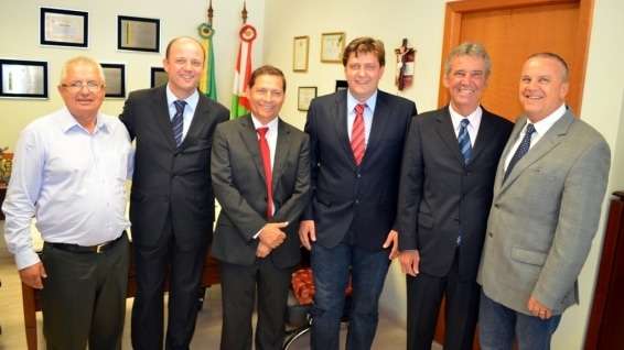 Evandro Gava prestigia posse de Joares Ponticelli