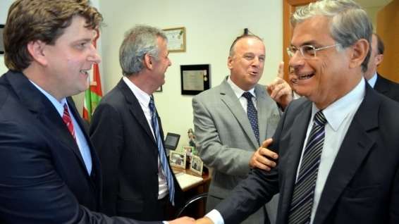 Evandro Gava prestigia posse de Joares Ponticelli