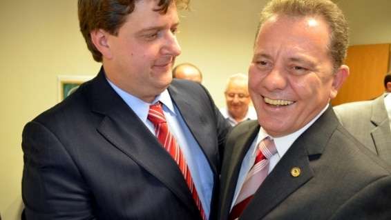 Evandro Gava prestigia posse de Joares Ponticelli