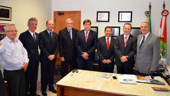 Evandro Gava prestigia posse de Joares Ponticelli