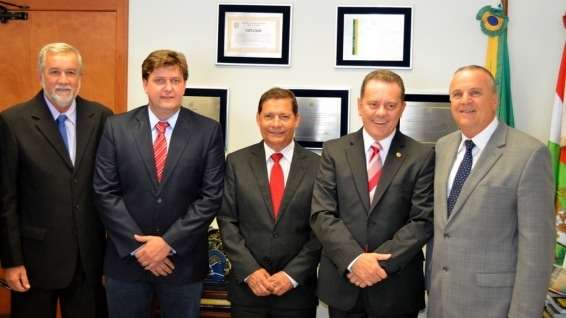 Evandro Gava prestigia posse de Joares Ponticelli