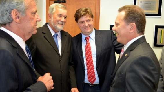 Evandro Gava prestigia posse de Joares Ponticelli