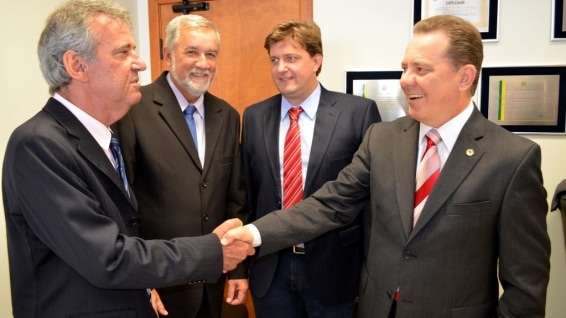 Evandro Gava prestigia posse de Joares Ponticelli