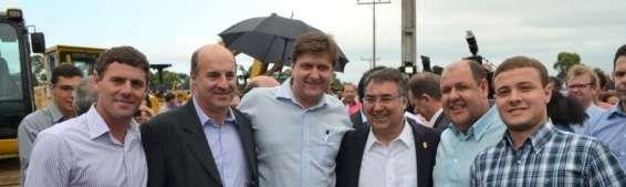 Com Colombo, Prefeito e vice tratam de obras para Nova Veneza 1 Com Colombo, Prefeito e vice tratam de obras para Nova Veneza