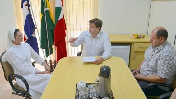 Prefeitura de Nova Veneza firma convênio com Hospital São Marcos