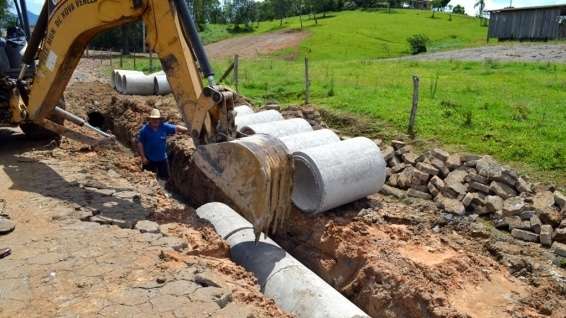 Drenagem é refeita no Bairro Bortolotto 3 Drenagem é refeita no Bairro Bortolotto