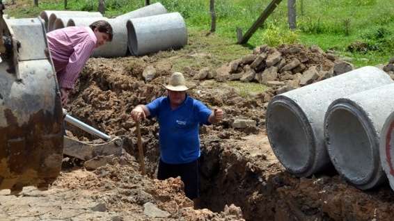 Drenagem é refeita no Bairro Bortolotto 4 Drenagem é refeita no Bairro Bortolotto