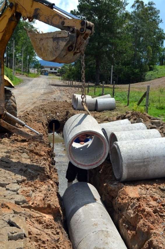 Drenagem é refeita no Bairro Bortolotto 1 Drenagem é refeita no Bairro Bortolotto