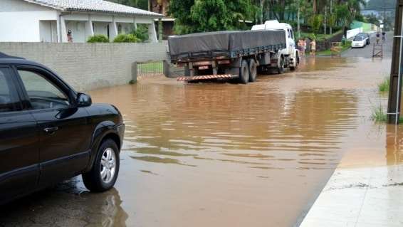 Temporal deixa Distrito do Caravaggio alagado