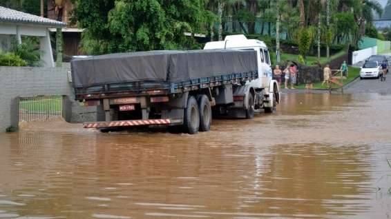 Temporal deixa Distrito do Caravaggio alagado