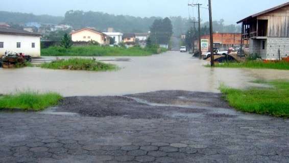 Temporal deixa Distrito do Caravaggio alagado