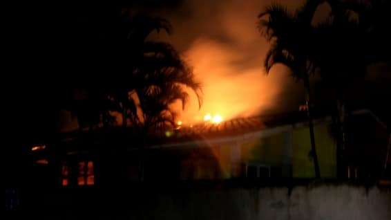 Casa do ex-vereador Valtenir De Mattia pega fogo em Nova Veneza