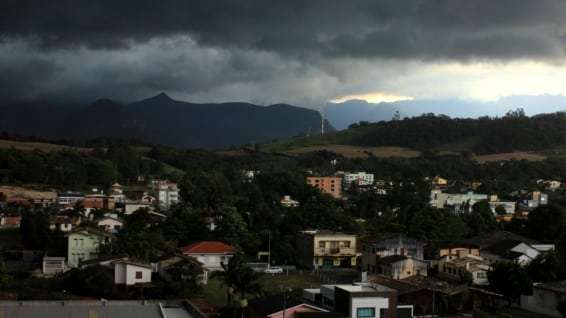 Tempestade atinge Nova Veneza e deixa cidade sem energia por quase 5 horas