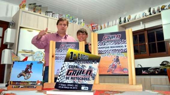 Prefeito visita campeão de motocross