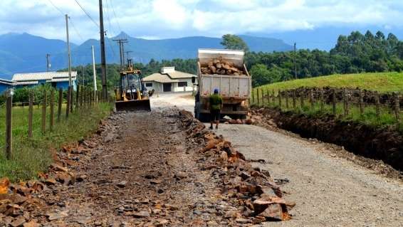 Estradas recebem manutenção em Nova Veneza