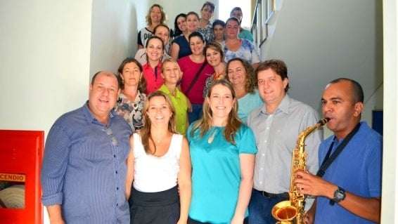 O Dia Internacional da Mulher foi lembrado logo cedo pela administração municipal de Nova Veneza. O prefeito de Nova Veneza, Evandro Gava, o vice, Zé Spilere, e as esposas, Ticiana Damiani Destro Gava e Vera Spilere, respectivamente, homenagearam as mulheres da administração na entrada do Paço Municipal.