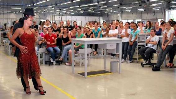 Tango e rosas celebram o Dia da Mulher na La Moda