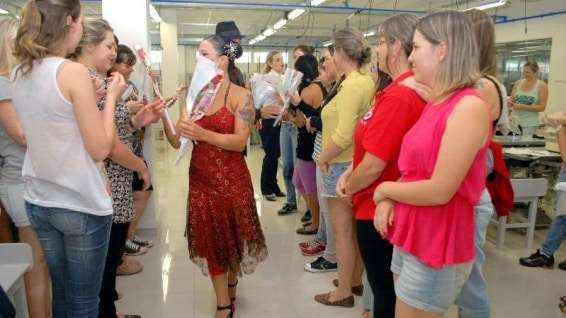 Tango e rosas celebram o Dia da Mulher na La Moda