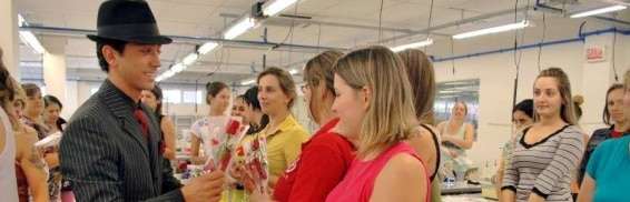Tango e rosas celebram o Dia da Mulher na La Moda