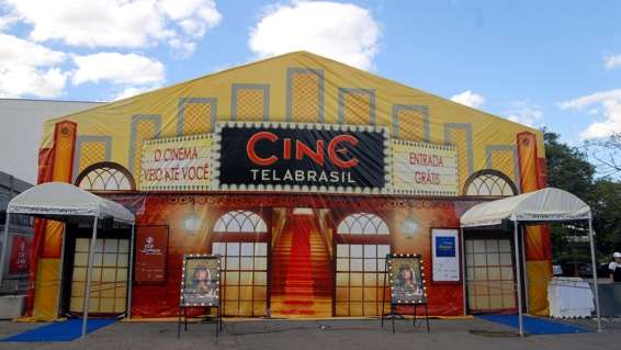 Nova Veneza recebe a sala de cinema itinerante Cine Tela Brasil 1 Nova Veneza recebe a sala de cinema itinerante Cine Tela Brasil