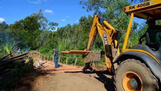 Prefeitura de Nova Veneza recupera três pontes 1 Prefeitura de Nova Veneza recupera três pontes